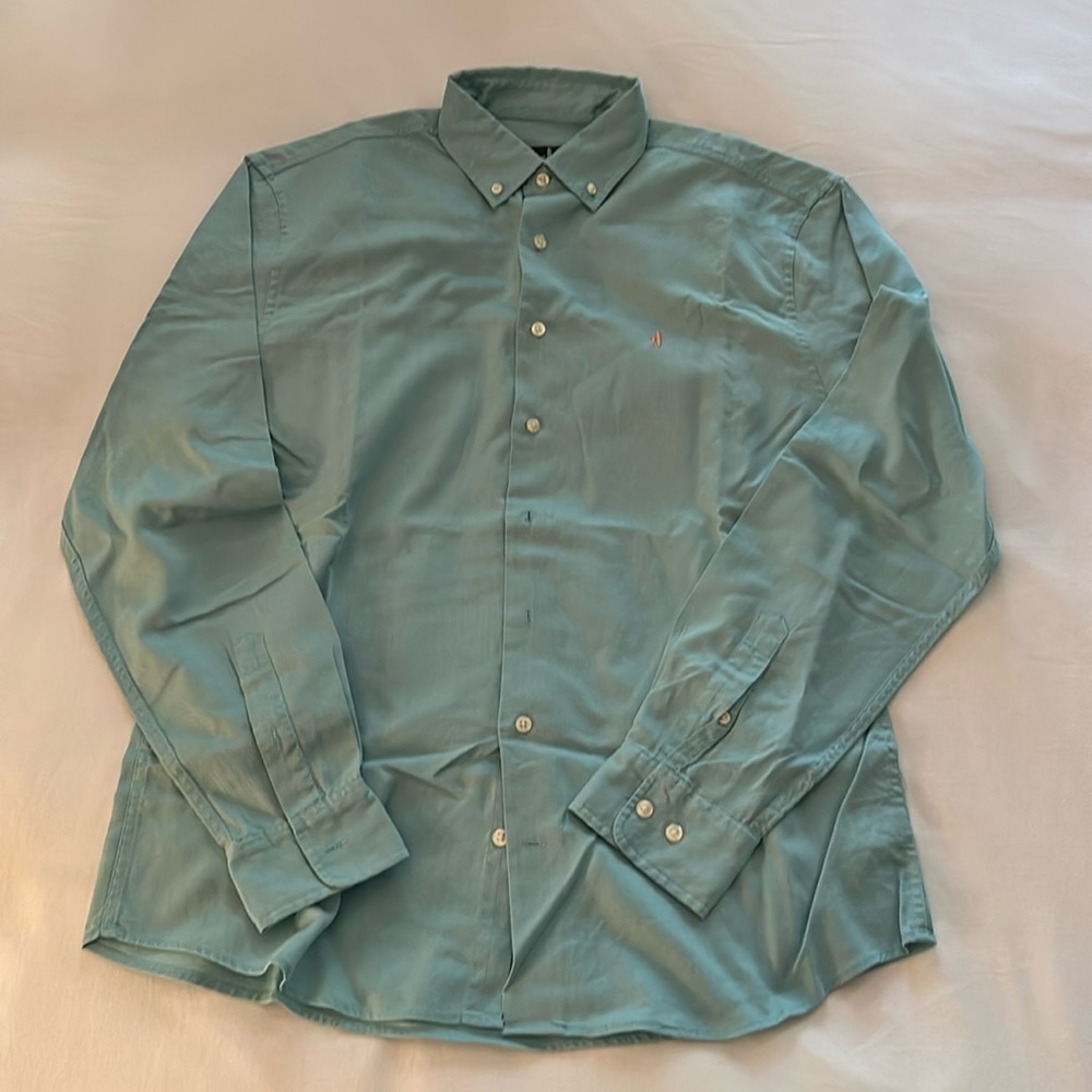 Men’s Johnnie O Button-down Shirt, Size M.